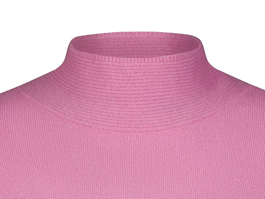This image shows the intricate rib collar on the Isabella Cashmere Mock High Neck TurtleNeck Golf Sweater. Exquisitely Soft, Sustainable Cashmere for Everyday Made-to-Move You Luxury
